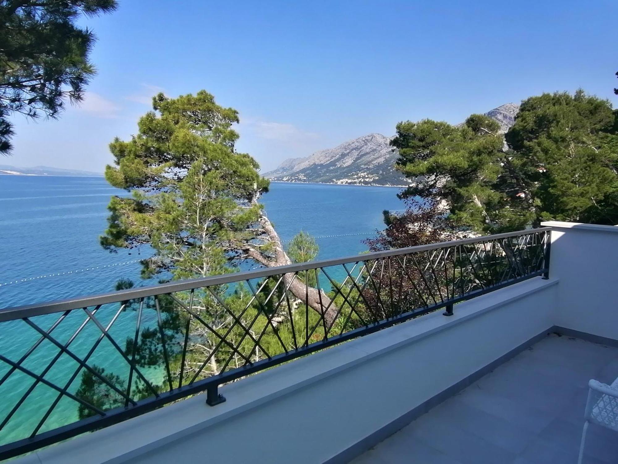 Apartmani Mares - 20 M From The Beach 브렐라 외부 사진