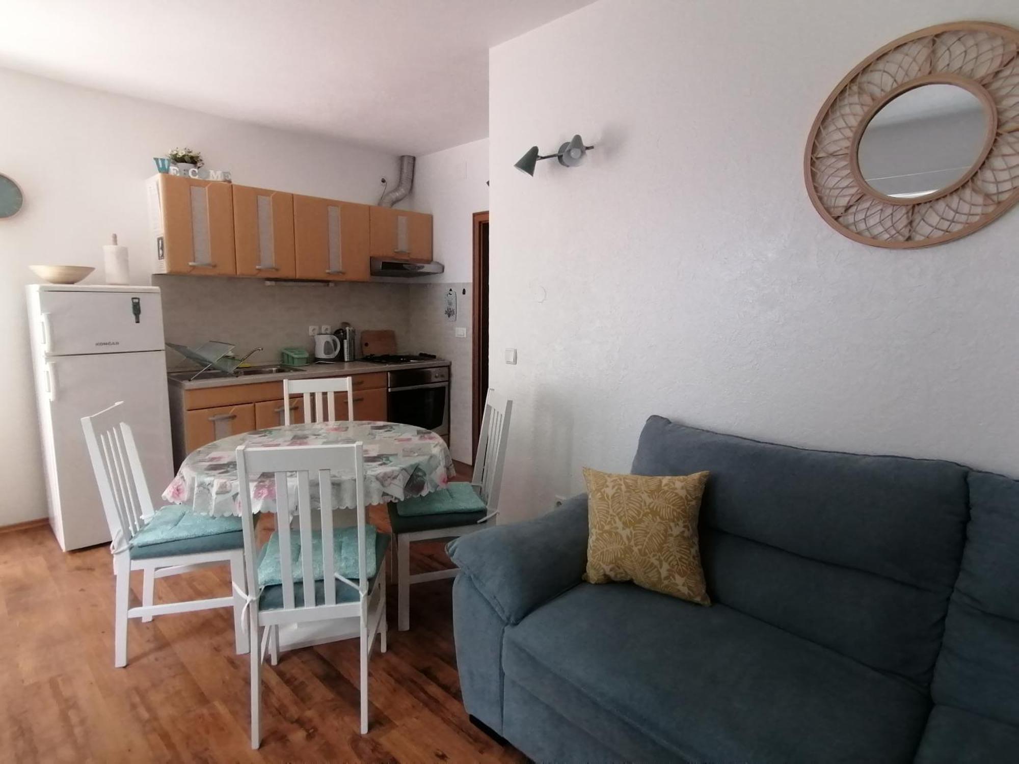 Apartmani Mares - 20 M From The Beach 브렐라 객실 사진